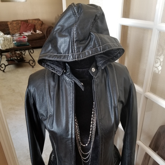 Leather jacket - Picture 2 of 7